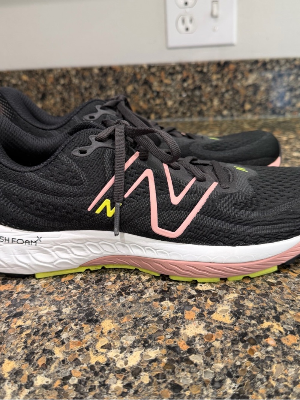 New Balance Women’s Black & Pink Running Shoes fresh foam size 9